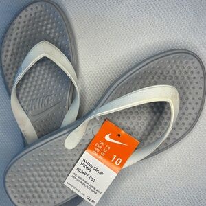 Nike Womens Flip Flops- NWT